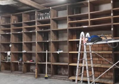 Mise en place de rangements dans cave